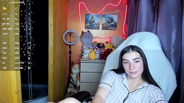 Fiery Brunette  online show from September 18, 9:45 am