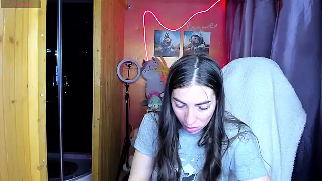 Fiery Brunette  online show from May 26, 4:43 am