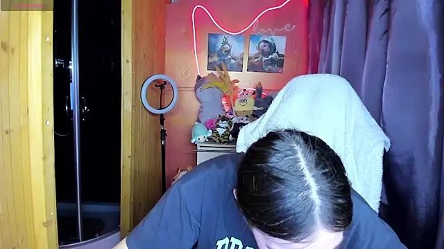 Fiery Brunette  online show from April 3, 5:47 am