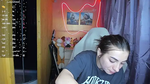 Fiery Brunette  online show from February 24, 6:49 am