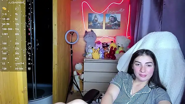 Fiery Brunette  online show from October 13, 5:42 am