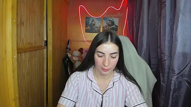 Fiery Brunette  online show from February 19, 6:43 pm