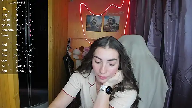 Fiery Brunette  online show from February 26, 11:32 am