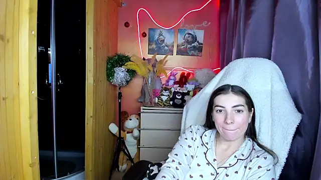 Snapshot of Fiery_Brunette_ chatting on January 10, 8:53 am Fiery Brunette online show from January 10, 8:53 am