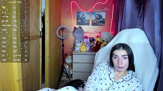 Fiery Brunette  online show from October 8, 5:42 am