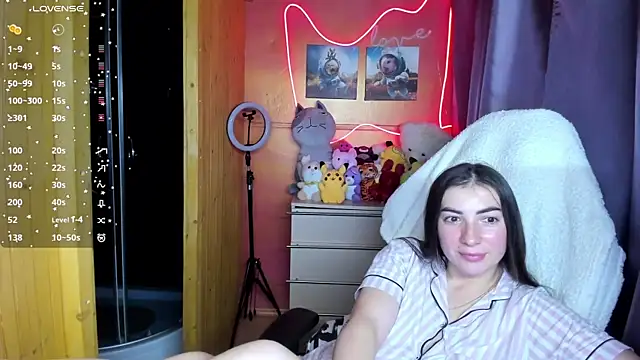 Fiery Brunette  online show from November 3, 4:21 pm