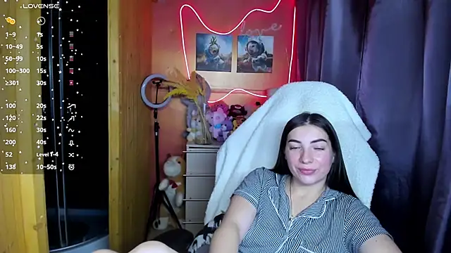 Fiery Brunette  online show from November 18, 11:02 am