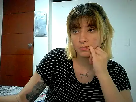 Mia foster1 online show from May 14, 2:08 am