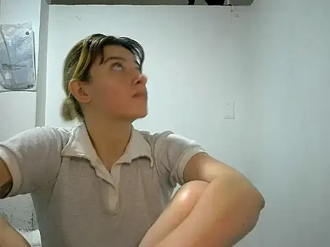 Mia foster1 online show from May 21, 2:09 am