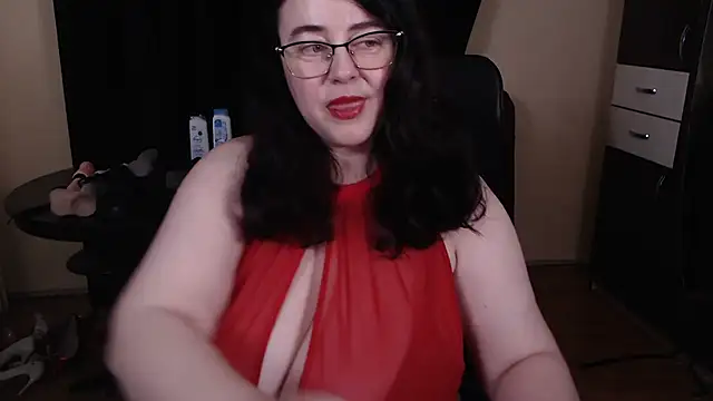 Snapshot of poshmistress chatting on December 2, 6:48 am poshmistress online show from December 2, 6:48 am