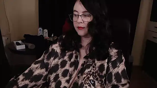 poshmistress online show from December 18, 8:01 pm