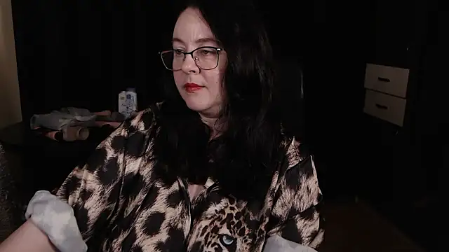 Snapshot of poshmistress chatting on November 20, 2:01 am poshmistress online show from November 20, 2:01 am