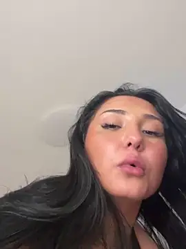 Snapshot of Coco-Love chatting on February 24, 11:19 pm Coco-Love online show from February 24, 11:19 pm