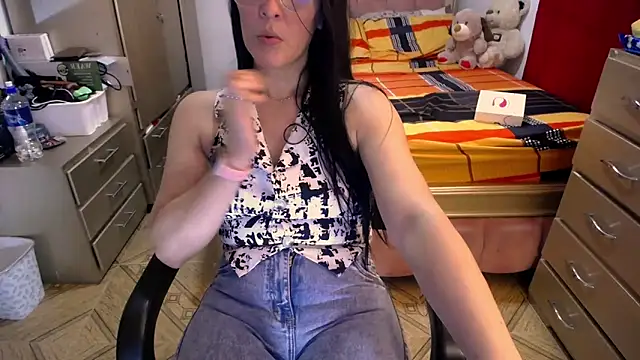 BitterMomXxx online show from March 12, 12:53 am