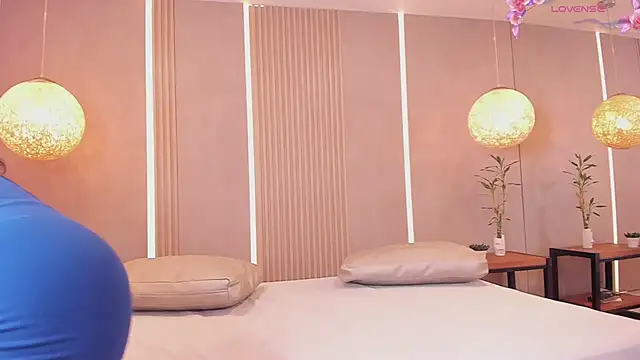 sabrina shark  online show from March 10, 2:15 am