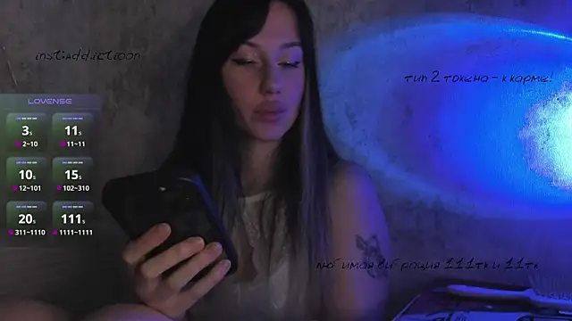 Snapshot of elena_addiction chatting on March 3, 11:44 am elena addiction online show from March 3, 11:44 am