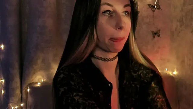 Snapshot of elena_addiction chatting on February 12, 5:23 pm elena addiction online show from February 12, 5:23 pm