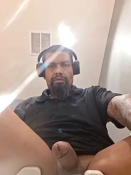 Snapshot of playtyme420691 chatting on November 28, 10:43 pm playtyme420691 online show from November 28, 10:43 pm