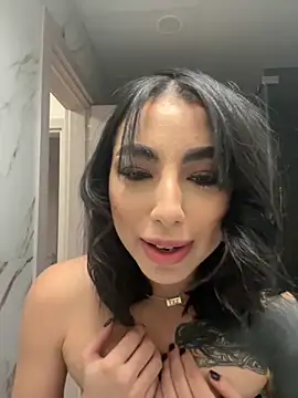 catalina  23 online show from December 5, 7:45 pm