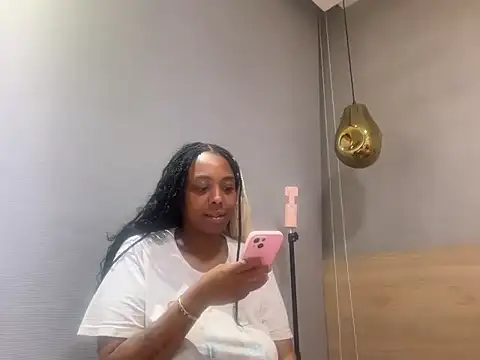 ChocolateCakeQueen online show from July 18, 1:47 am