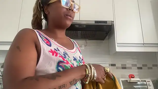 ChocolateCakeQueen online show from October 19, 2:42 pm