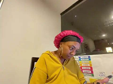 ChocolateCakeQueen online show from November 26, 12:32 am