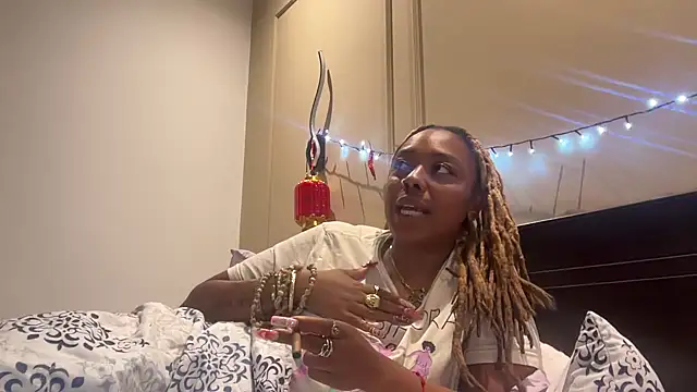 ChocolateCakeQueen online show from March 16, 7:26 am