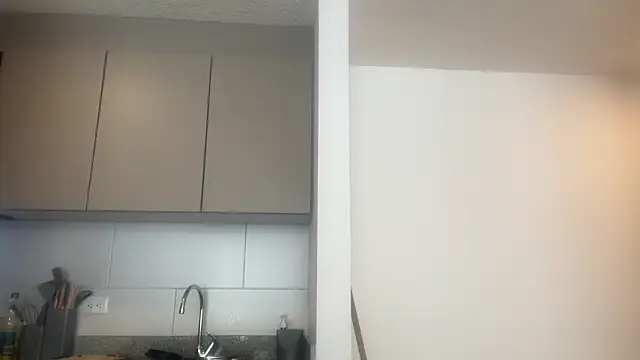 ChocolateCakeQueen online show from December 17, 2:00 pm