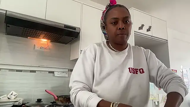 ChocolateCakeQueen online show from October 14, 5:57 pm