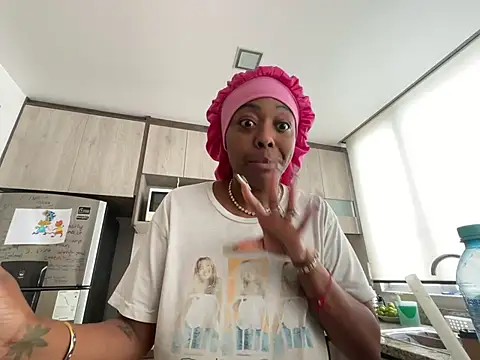 ChocolateCakeQueen online show from February 8, 5:21 pm