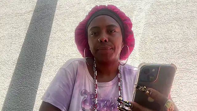 ChocolateCakeQueen online show from November 11, 4:35 pm