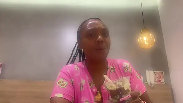 ChocolateCakeQueen online show from May 15, 12:30 am