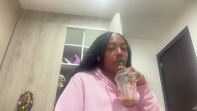 ChocolateCakeQueen online show from March 10, 12:36 am