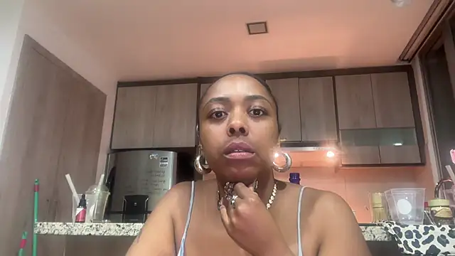 ChocolateCakeQueen online show from February 1, 1:15 am