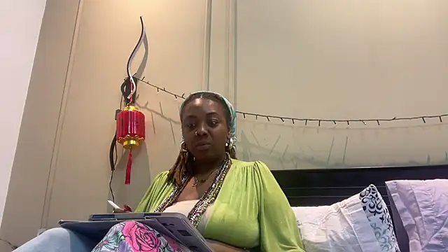 ChocolateCakeQueen online show from March 19, 12:48 am