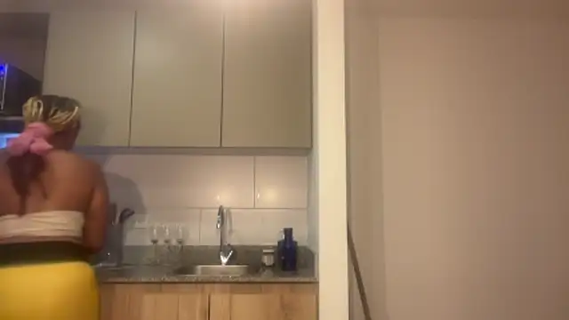 ChocolateCakeQueen online show from December 17, 12:59 am