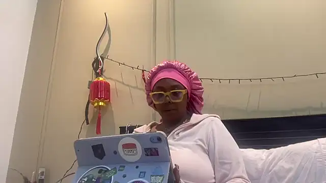 ChocolateCakeQueen online show from March 11, 7:57 am