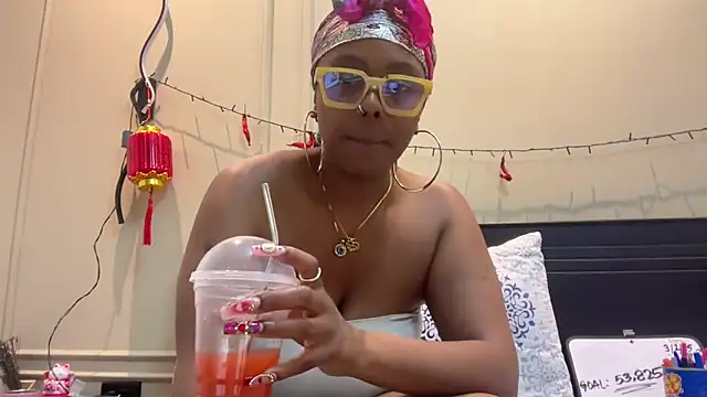 ChocolateCakeQueen online show from March 3, 5:47 am