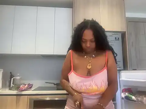 ChocolateCakeQueen online show from April 18, 10:43 pm