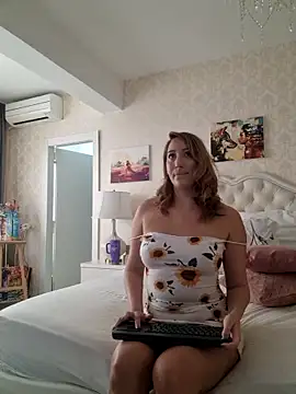 Snapshot of IreneHope chatting on March 11, 7:14 am IreneHope online show from March 11, 7:14 am