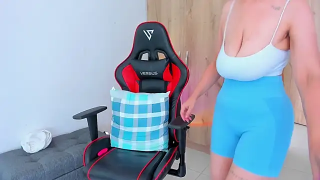  amanda seyfried19 online show from April 9, 5:30 pm