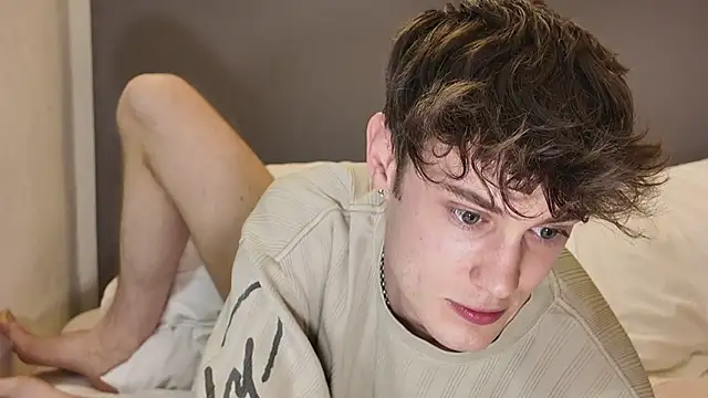 twinkyjd  online show from April 11, 9:18 pm