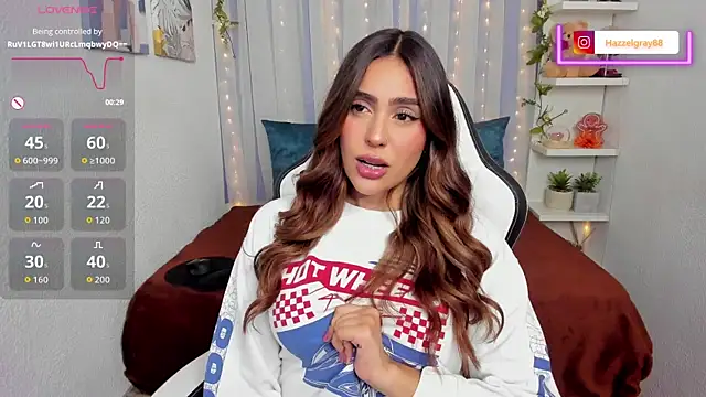 HazzelGray online show from December 5, 3:32 pm