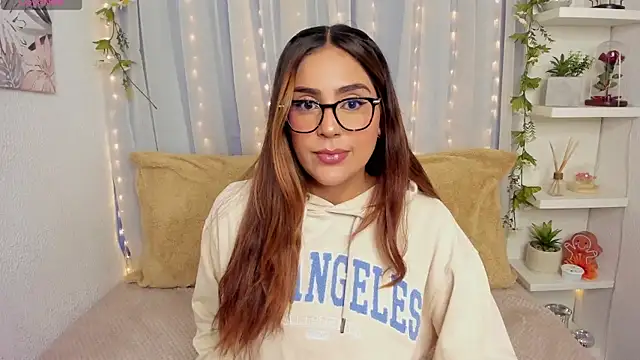 HazzelGray online show from April 19, 2:29 pm