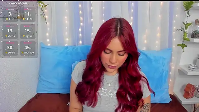 HazzelGray online show from December 5, 6:06 pm