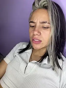 hannahb-e online show from March 4, 2:17 am
