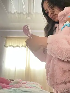 Snapshot of hannahb-e chatting on June 30, 12:49 pm hannahb-e online show from June 30, 12:49 pm