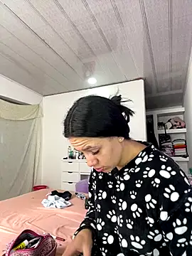 hannahb-e online show from October 25, 2:39 pm