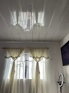 hannahb-e online show from March 26, 1:09 pm