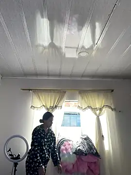 hannahb-e online show from January 11, 1:18 pm